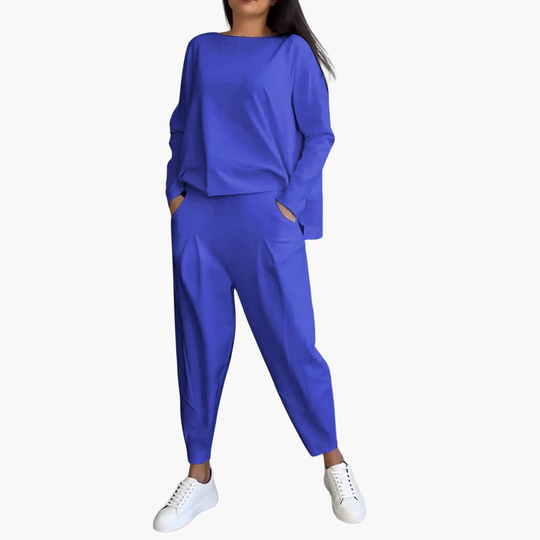 Cavira – Minimalist Two-Piece Lounge Set for Women