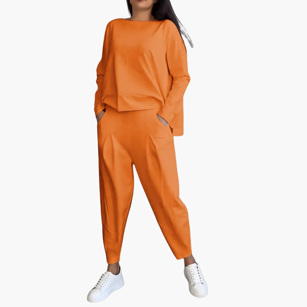 Cavira – Minimalist Two-Piece Lounge Set for Women