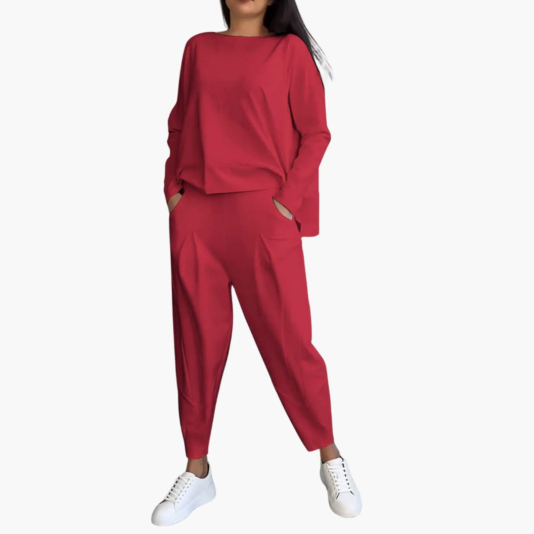 Cavira – Minimalist Two-Piece Lounge Set for Women