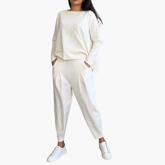 Cavira – Minimalist Two-Piece Lounge Set for Women