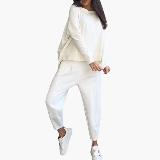 Cavira – Minimalist Two-Piece Lounge Set for Women