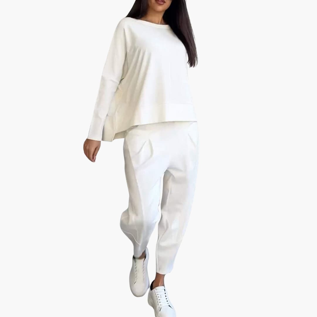 Cavira – Minimalist Two-Piece Lounge Set for Women