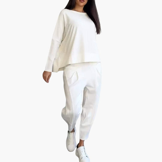 Cavira – Minimalist Two-Piece Lounge Set for Women