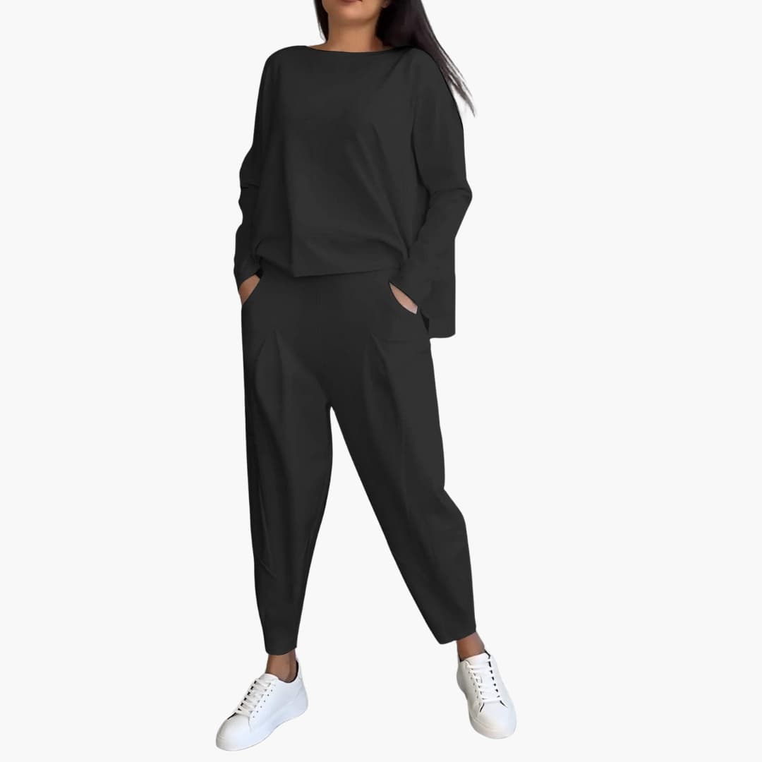 Cavira – Minimalist Two-Piece Lounge Set for Women