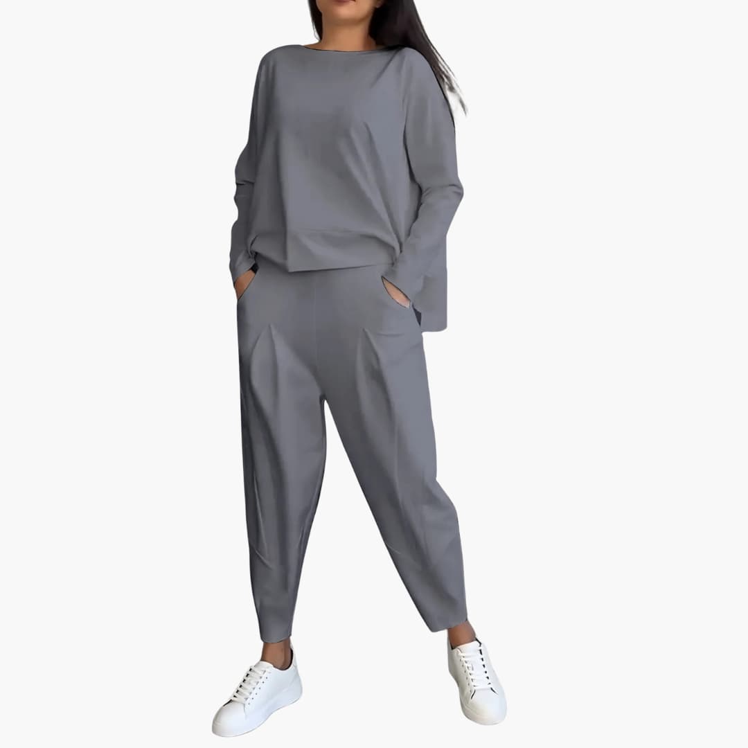 Cavira – Minimalist Two-Piece Lounge Set for Women