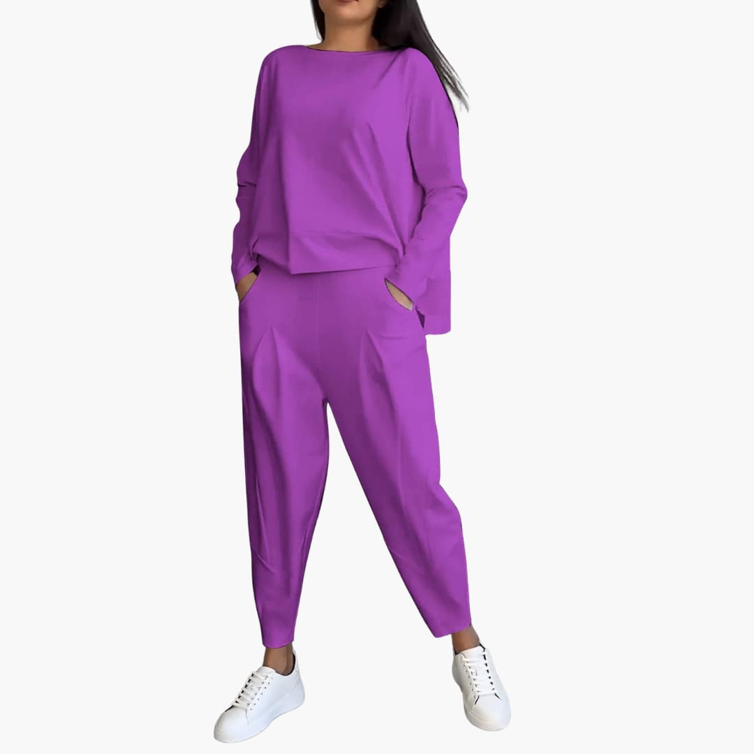 Cavira – Minimalist Two-Piece Lounge Set for Women