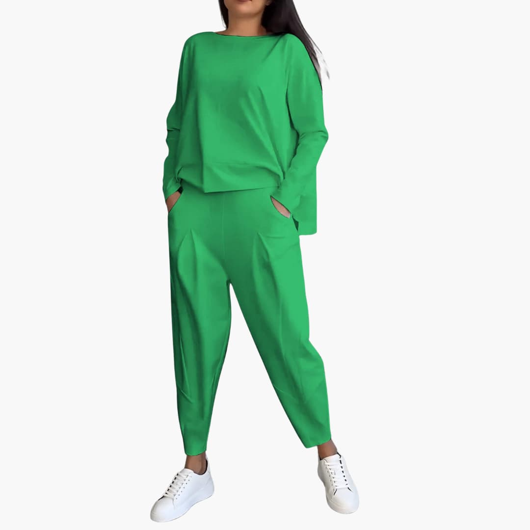 Cavira – Minimalist Two-Piece Lounge Set for Women