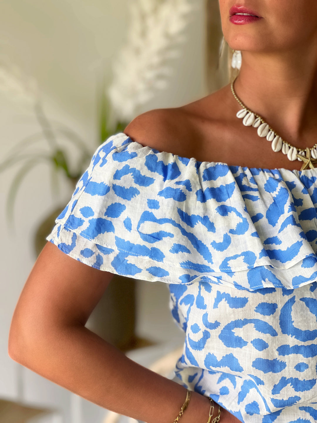 Zarelli – Off-Shoulder Ruffle Leopard Blue Top for Women
